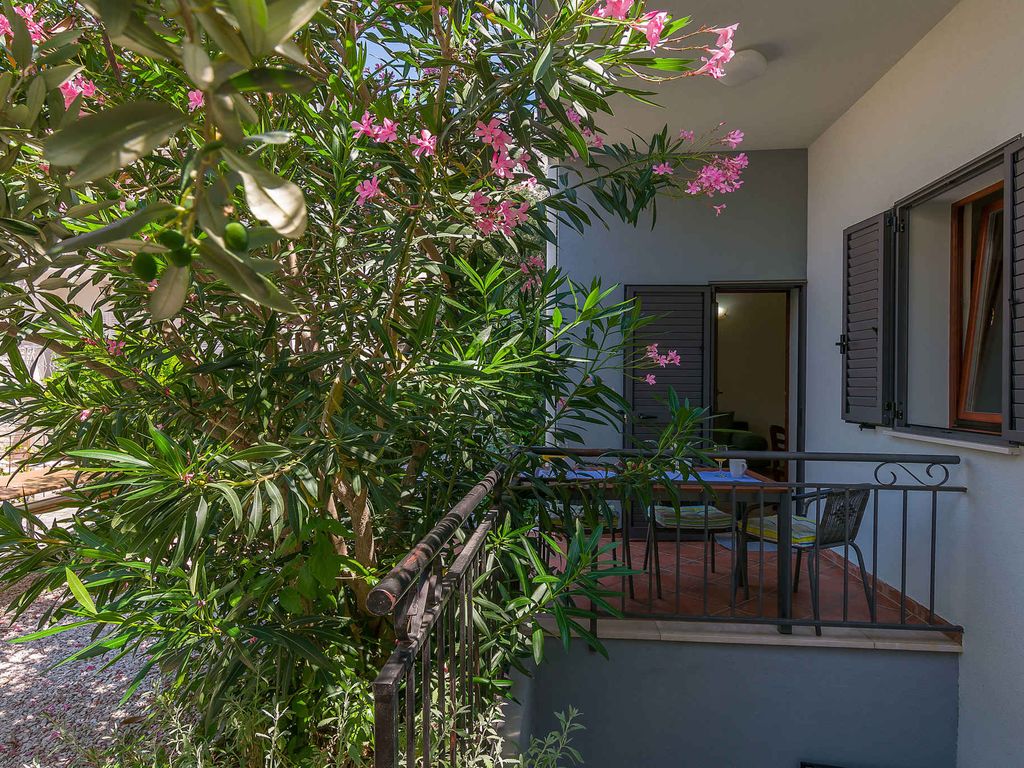 Ferienwohnung mit Terrasse und Pool