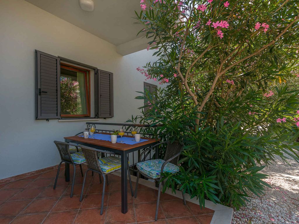 Ferienwohnung mit Terrasse und Pool