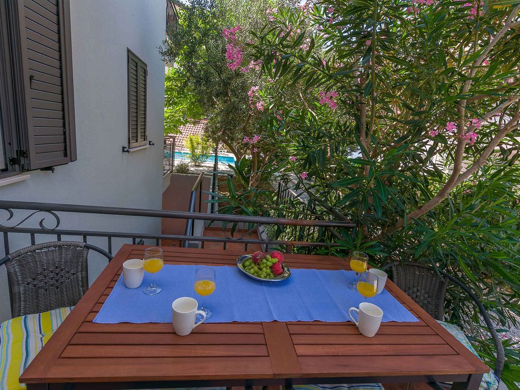 Ferienwohnung mit Terrasse und Pool