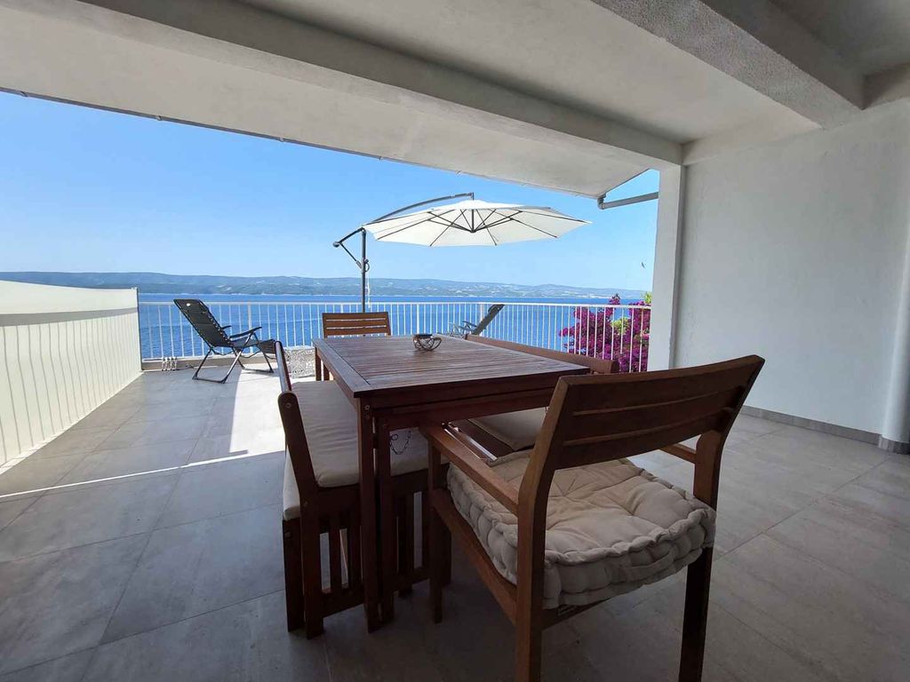 Ferienwohnung mit Terrasse und Meerblick an der Küste