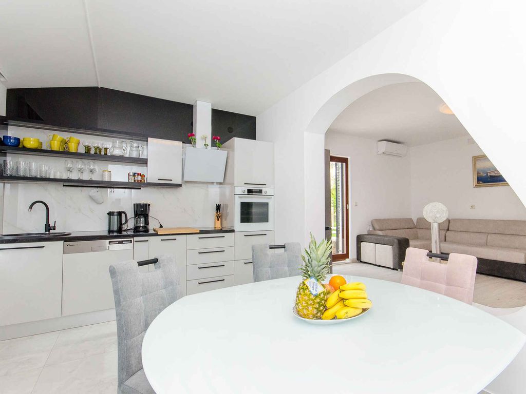 Ferienwohnung mit Pool und Grill