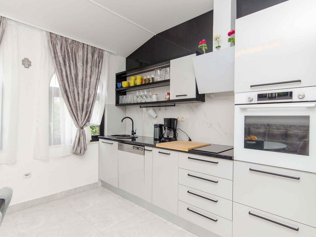 Ferienwohnung mit Pool und Grill