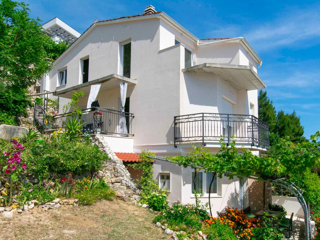 Ferienwohnung mit Terrasse und Grill