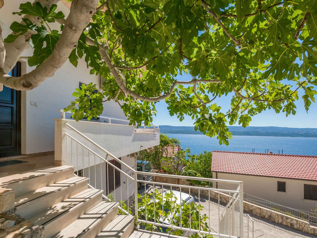 Ferienwohnung mit Balkon und Grill