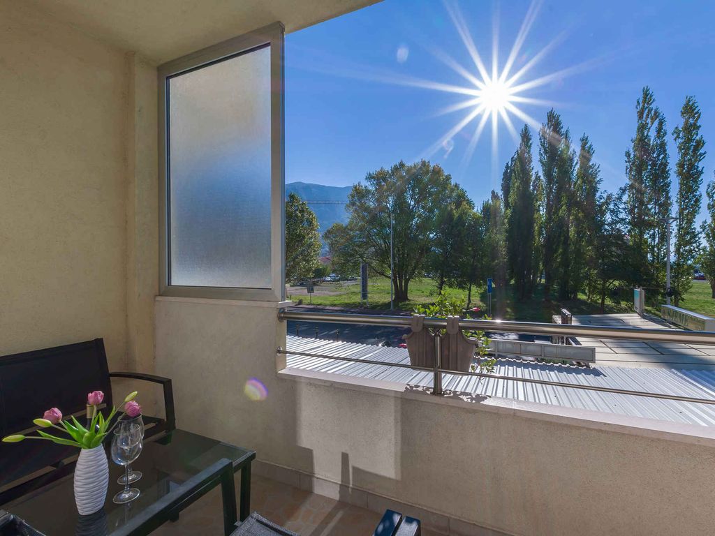 Ferienwohnung mit Klimaanlage und Balkon in Omis