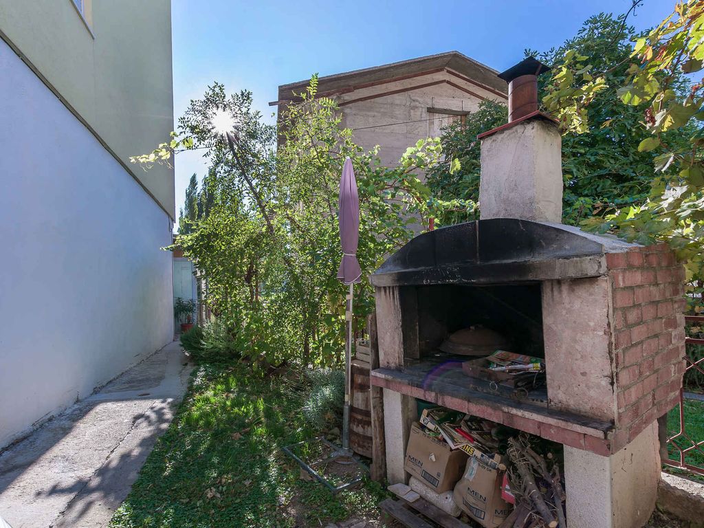 Ferienwohnung mit Klimaanlage und Balkon in Omis