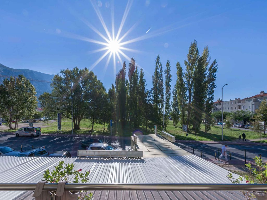 Ferienwohnung mit Klimaanlage und Balkon in Omis