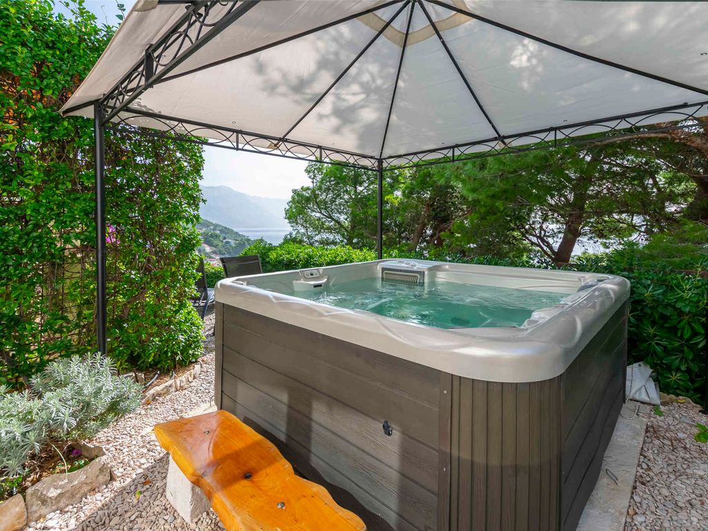Ferienwohnung mit Klimaanlage und Whirlpool