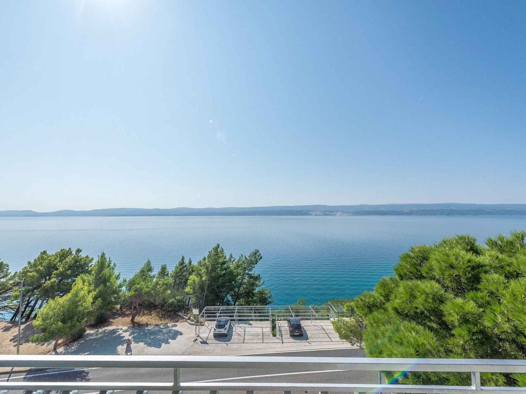Ferienwohnung mit gemeinsamer Terrasse direkt am Meer