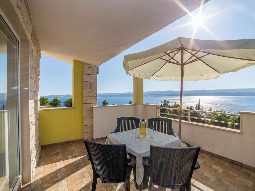 Ferienwohnung mit Pool und Meerblick