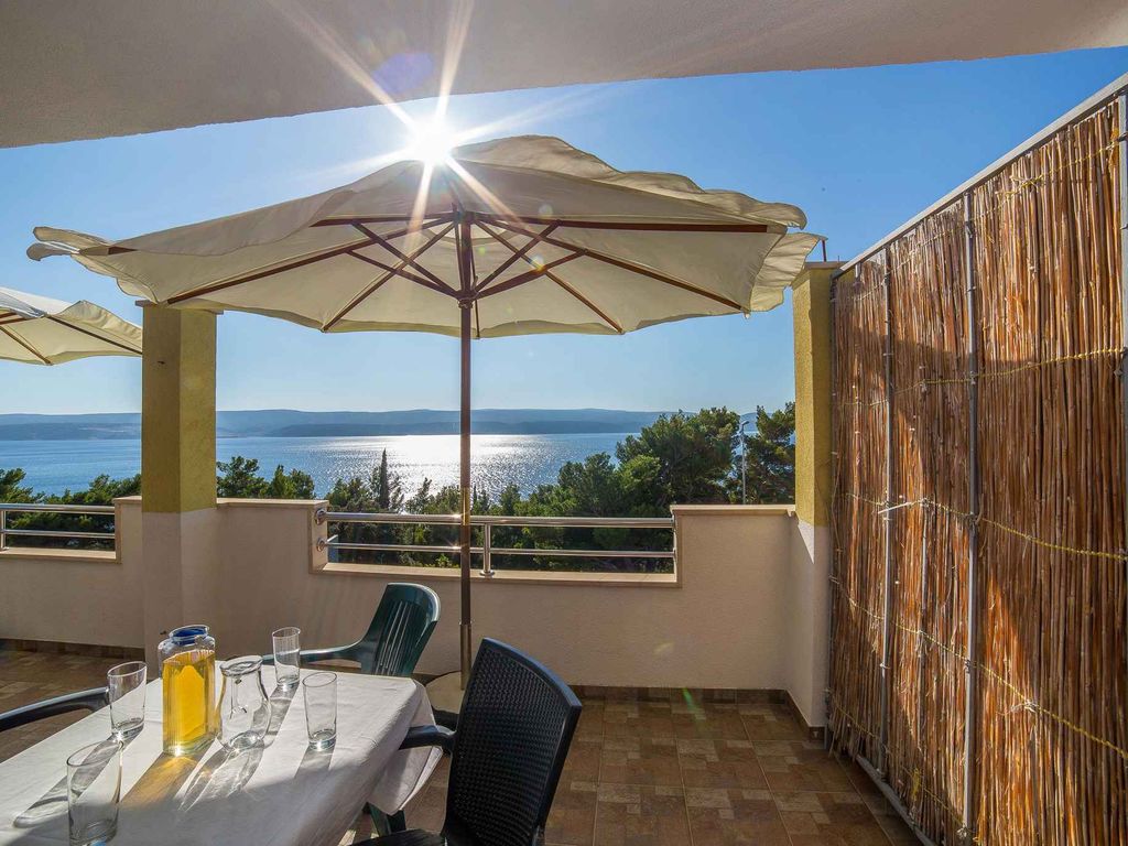 Einfache Ferienwohnung für 2 + 2 Personen mit Meerblick und Gemeinschaftspool
