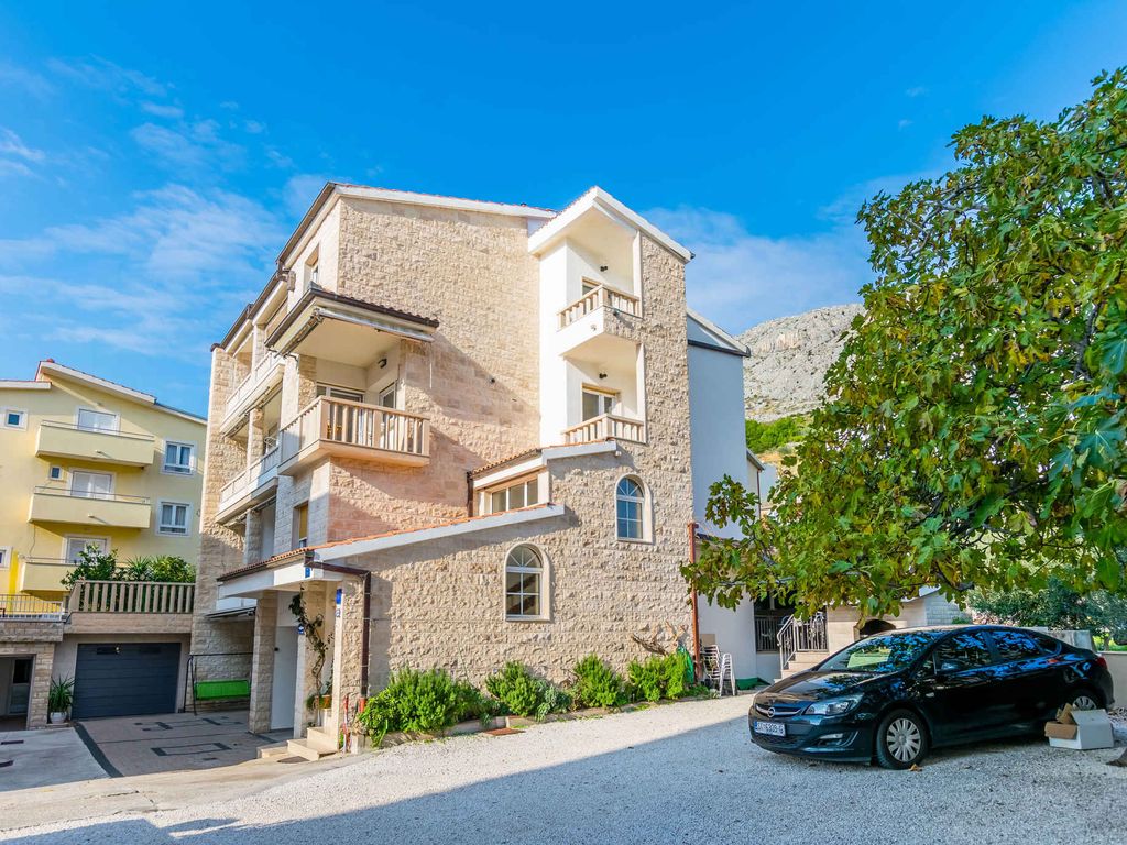 Charmantes Studio Tonko in Duće mit Balkon und Strandnähe