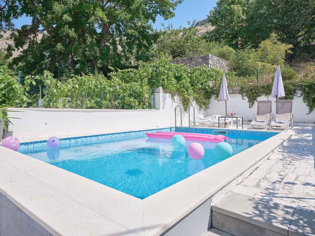 Ferienhaus mit Pool und Meerblick