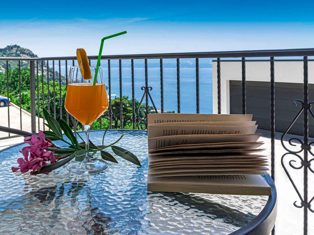 Ferienhaus mit atemberaubendem Panoramablick auf das Meer.