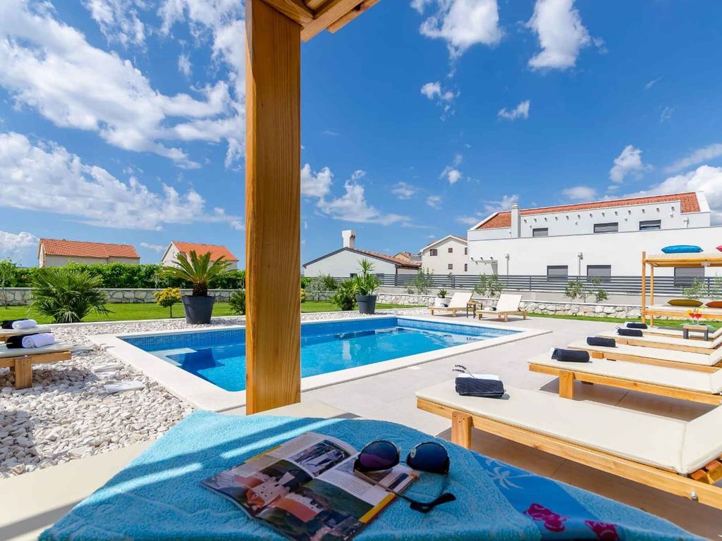 Ferienwohnung mit Pool und Klimaanlage