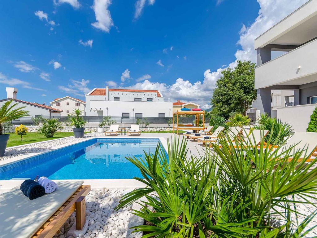Ferienwohnung mit Pool und Klimaanlage