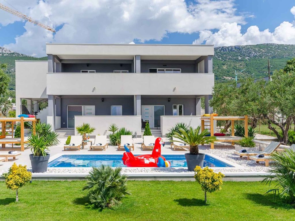 Ferienwohnung mit Pool und Klimaanlage