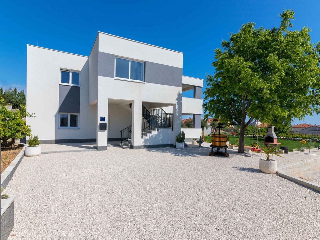 Ferienwohnung mit Pool und Klimaanlage