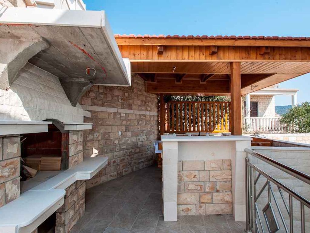 Villa mit Pool und Meerblick