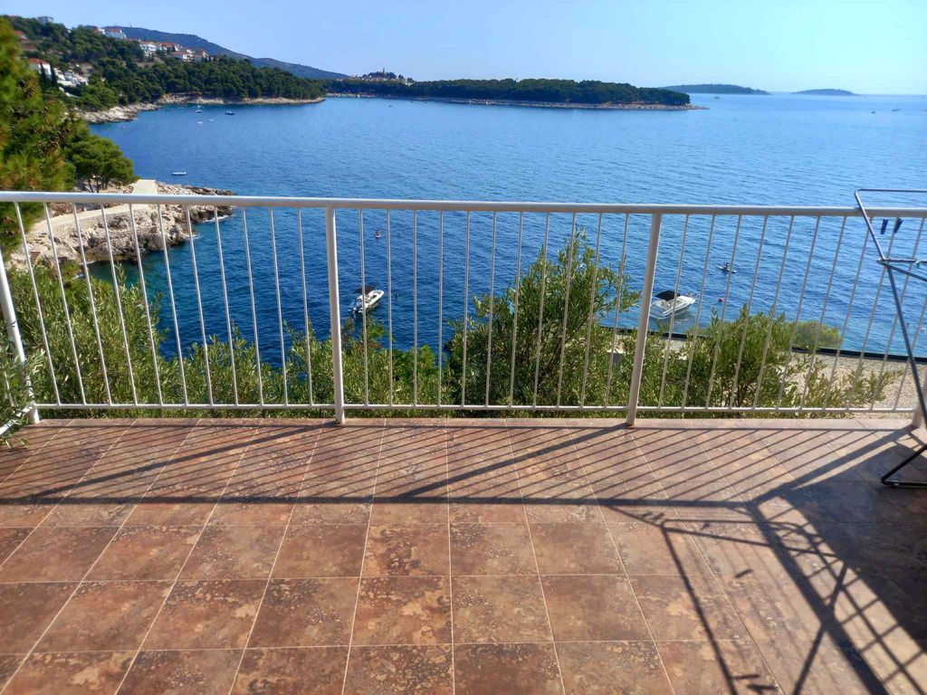 Ferienwohnung mit schönem Blick auf das Meer von der Terrasse