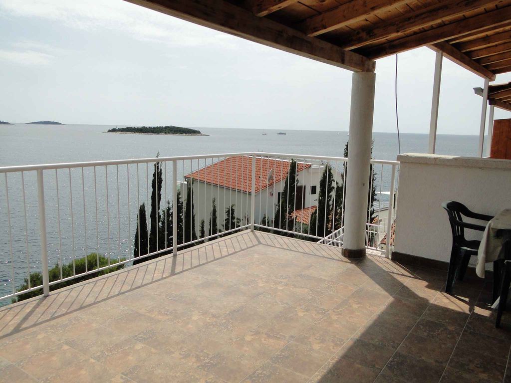 Ferienwohnung mit schönem Blick auf das Meer von der Terrasse