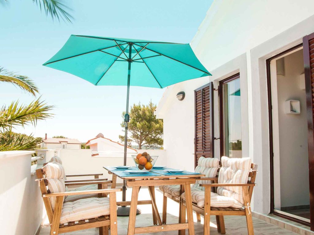Ferienwohnung mit Klimaanlage und Terrasse direkt am Meer
