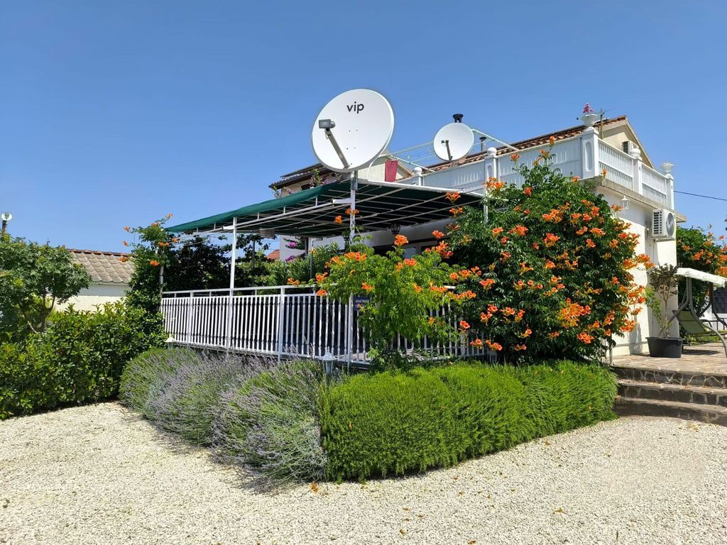 Ferienwohnung mit Terrasse und Außenpool