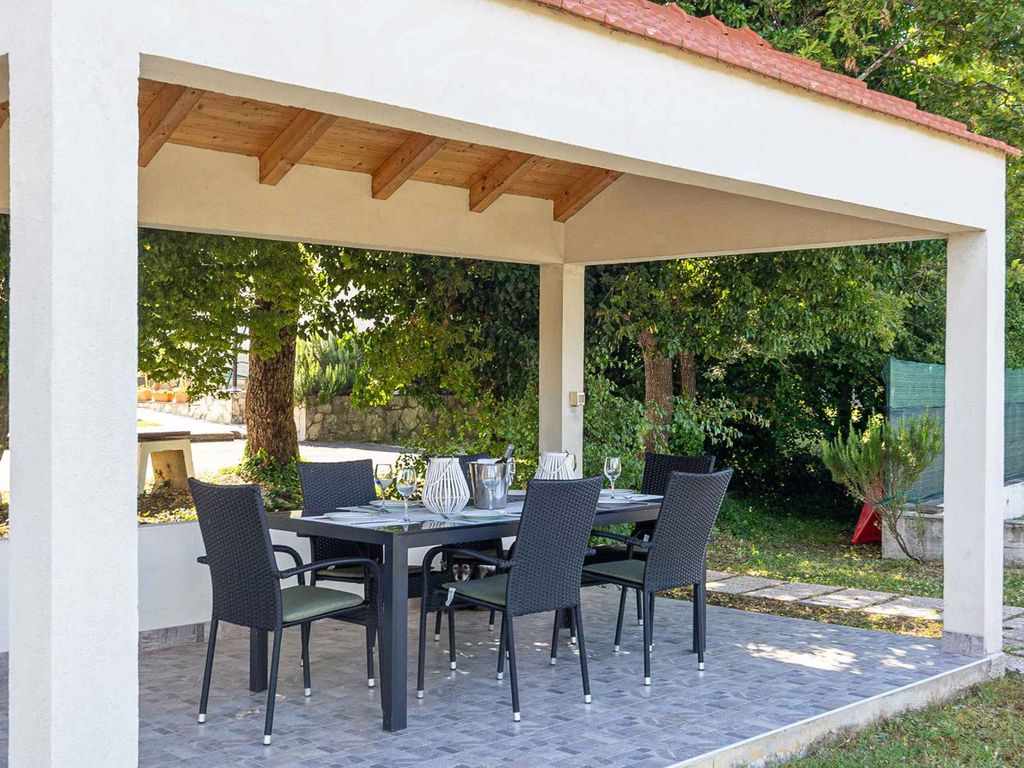 Ferienhaus mit Pool und Klimaanlage