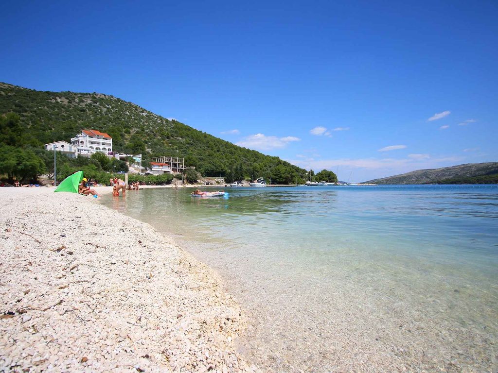 Ferienwohnung mit Klimaanlage und Terrasse in der Nähe vom Strand