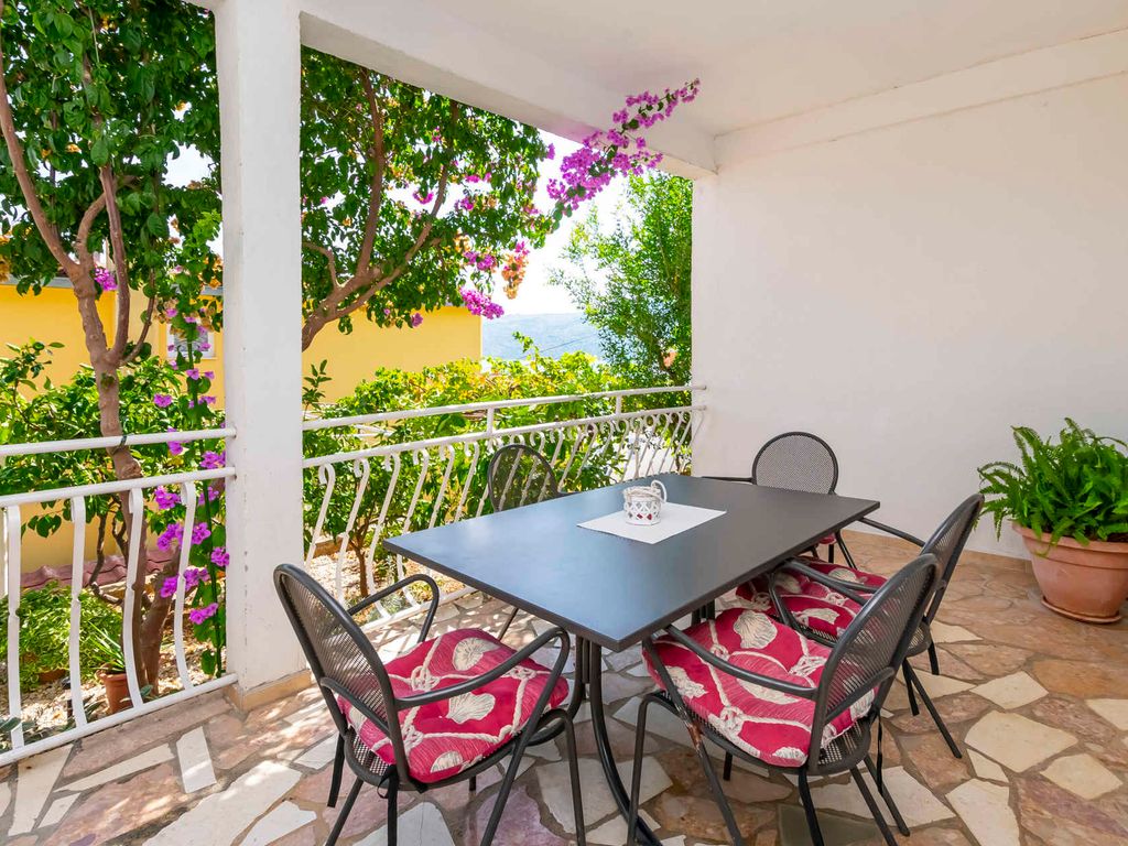 Ferienwohnung mit Klimaanlage und Terrasse in der Nähe vom Strand