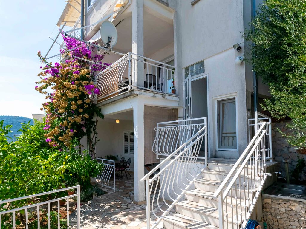 Ferienwohnung mit Klimaanlage und Terrasse in der Nähe vom Strand