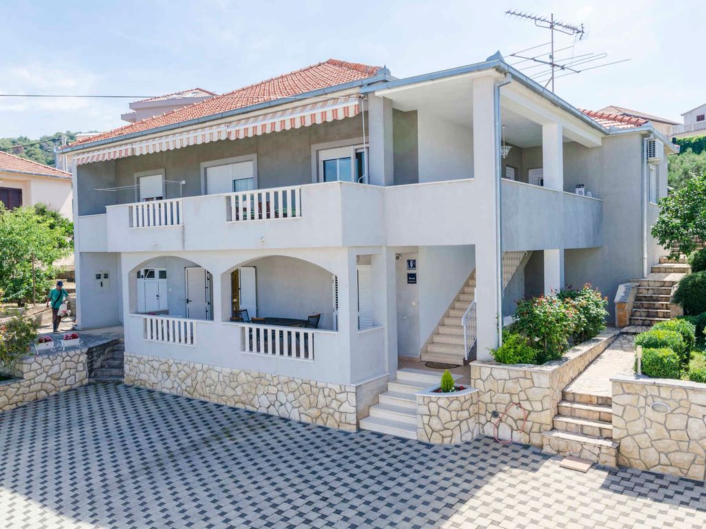 Ferienwohnung mit Klimaanlage und Balkon in Trogir