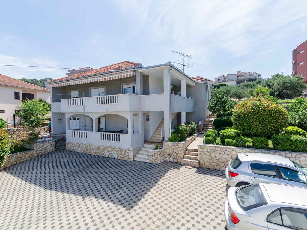 Ferienwohnung mit Klimaanlage und Balkon in Trogir