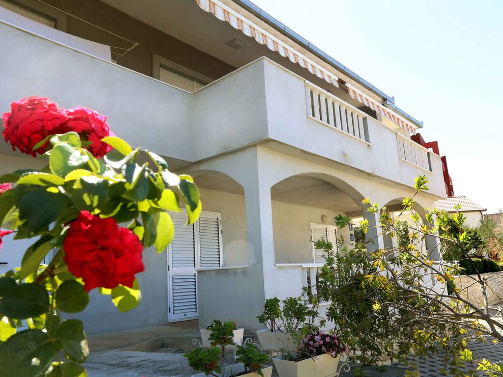 Ferienwohnung mit Klimaanlage und Grillmöglichkeit in Trogir