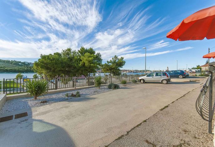 Ferienwohnung mit Klimaanlage und Meerblick in Trogir