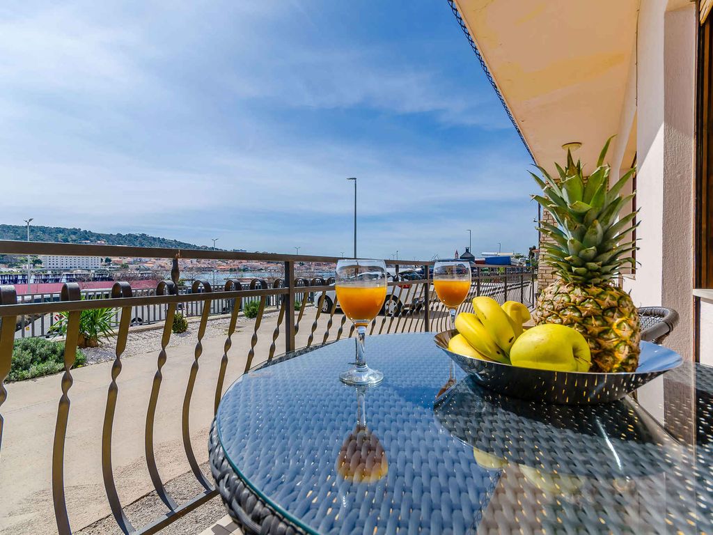Ferienwohnung mit Klimaanlage und Meerblick in Trogir