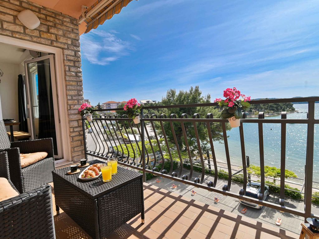 Ferienwohnung am Meer mit einem Balkon