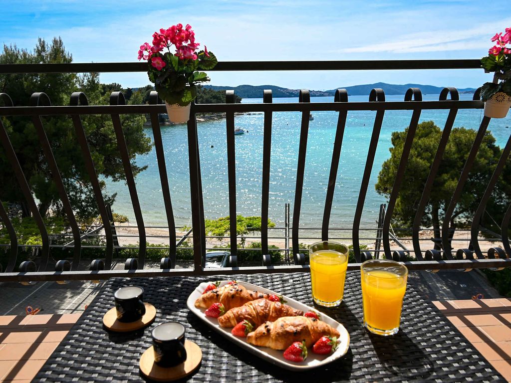 Ferienwohnung am Meer mit einem Balkon