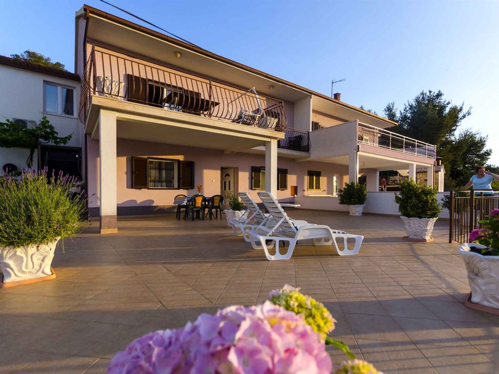 Ferienwohnung mit Balkon und Klimaanlage