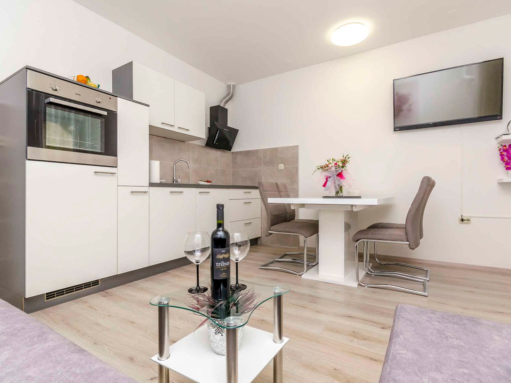 Ferienwohnung mit Klimaanlage und Terrasse in der Nähe vom Strand