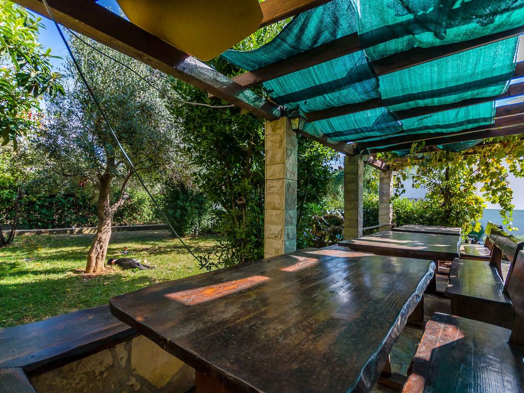 Ferienwohnung mit Swimmingpool und Balkon