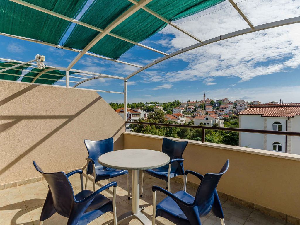 Ferienwohnung mit Swimmingpool und Balkon