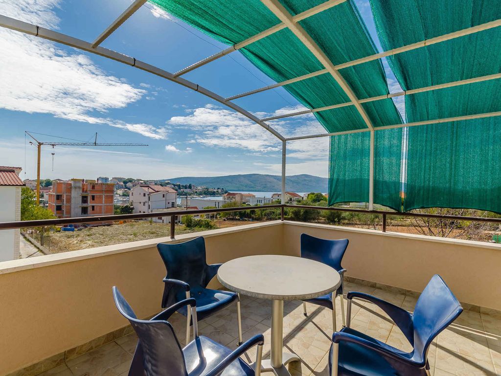Ferienwohnung mit Swimmingpool und Balkon