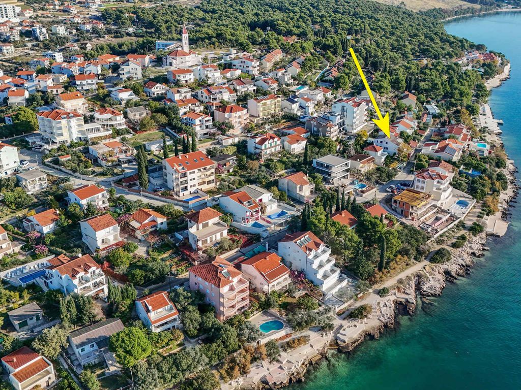 Ferienwohnung mit Pool und Meerblick
