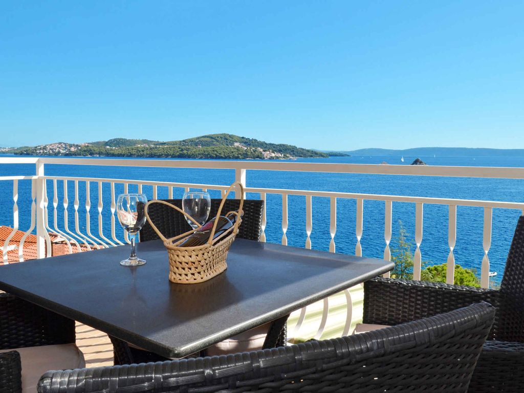 Ferienwohnung mit Pool und Meerblick