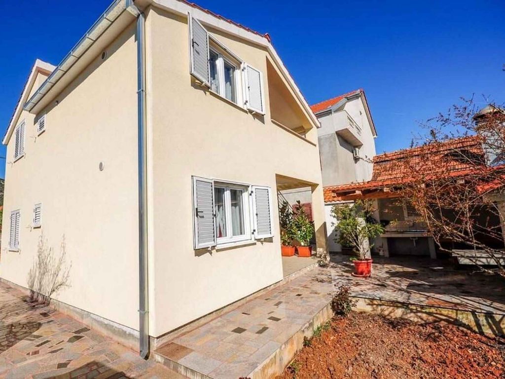 Ferienhaus mit Klima in der Nähe des Meeres