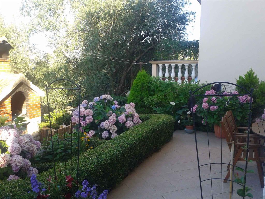 Ferienwohnung mit Terrasse und Grill