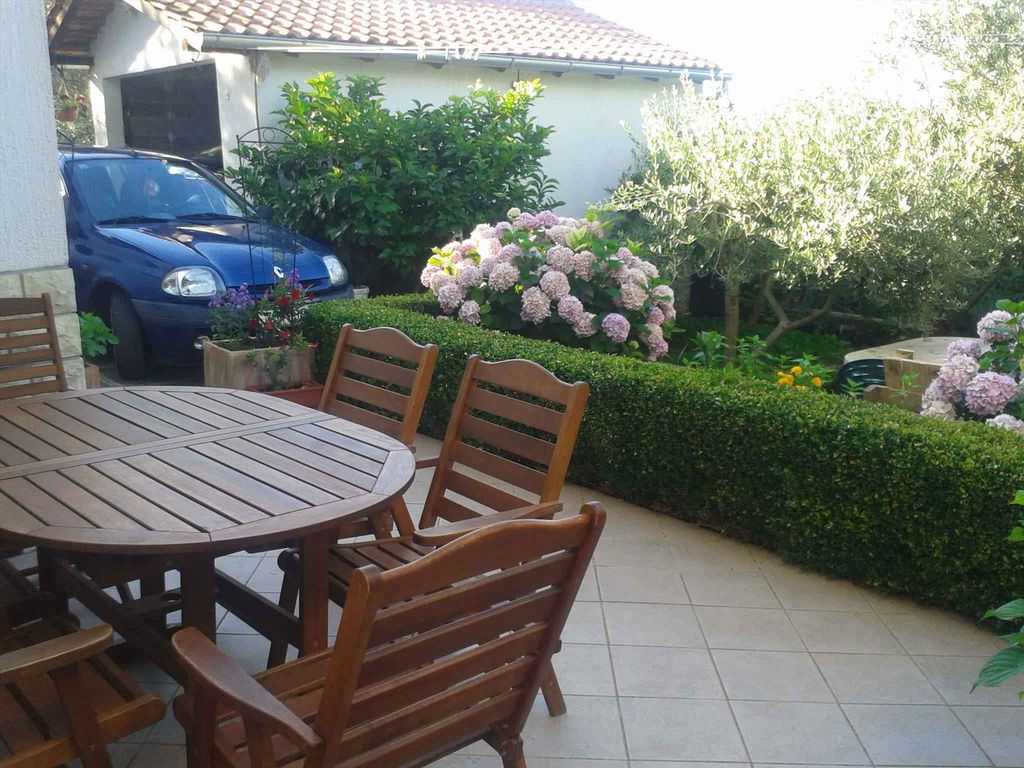 Ferienwohnung mit Terrasse und Grill