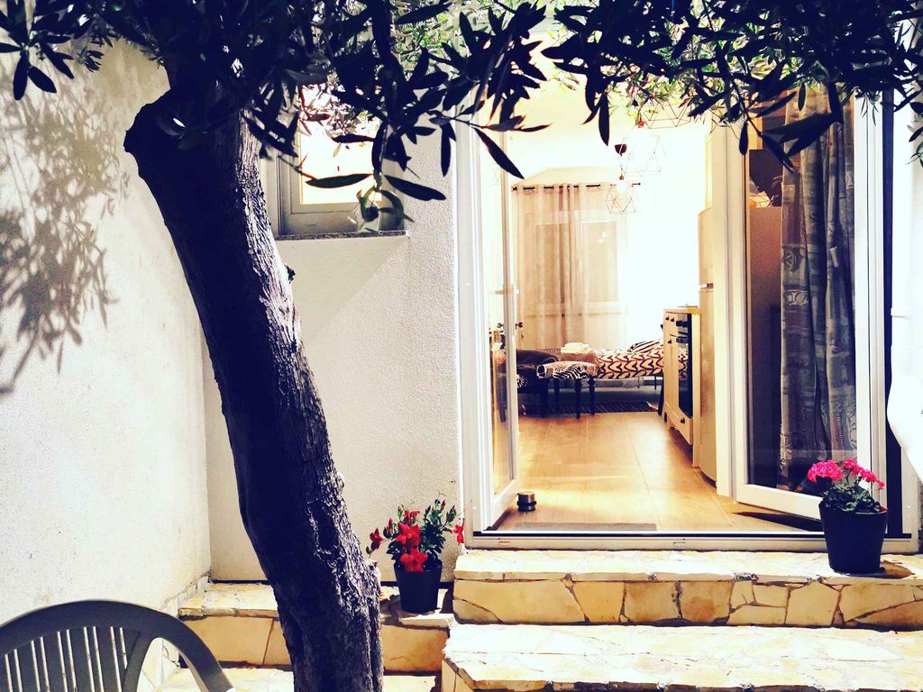 Studio "Apartment4two"