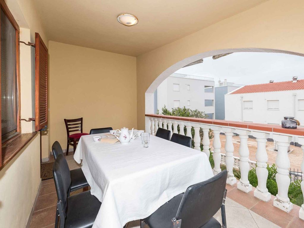 Ferienwohnung mit Klimaanlage und Balkon